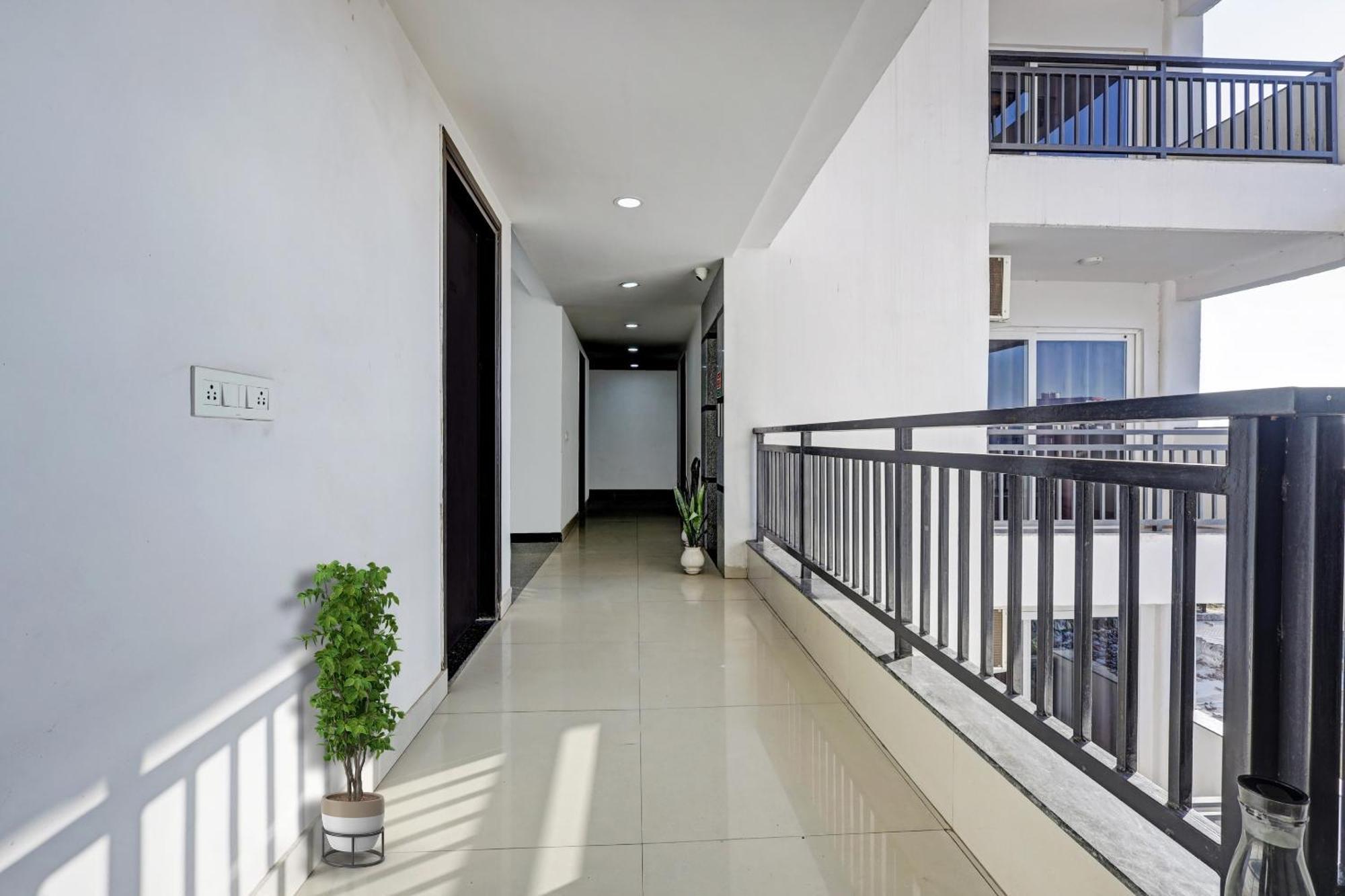 Super Townhouse Tipsyy Near Bestech Central Square Mall 古尔冈 外观 照片