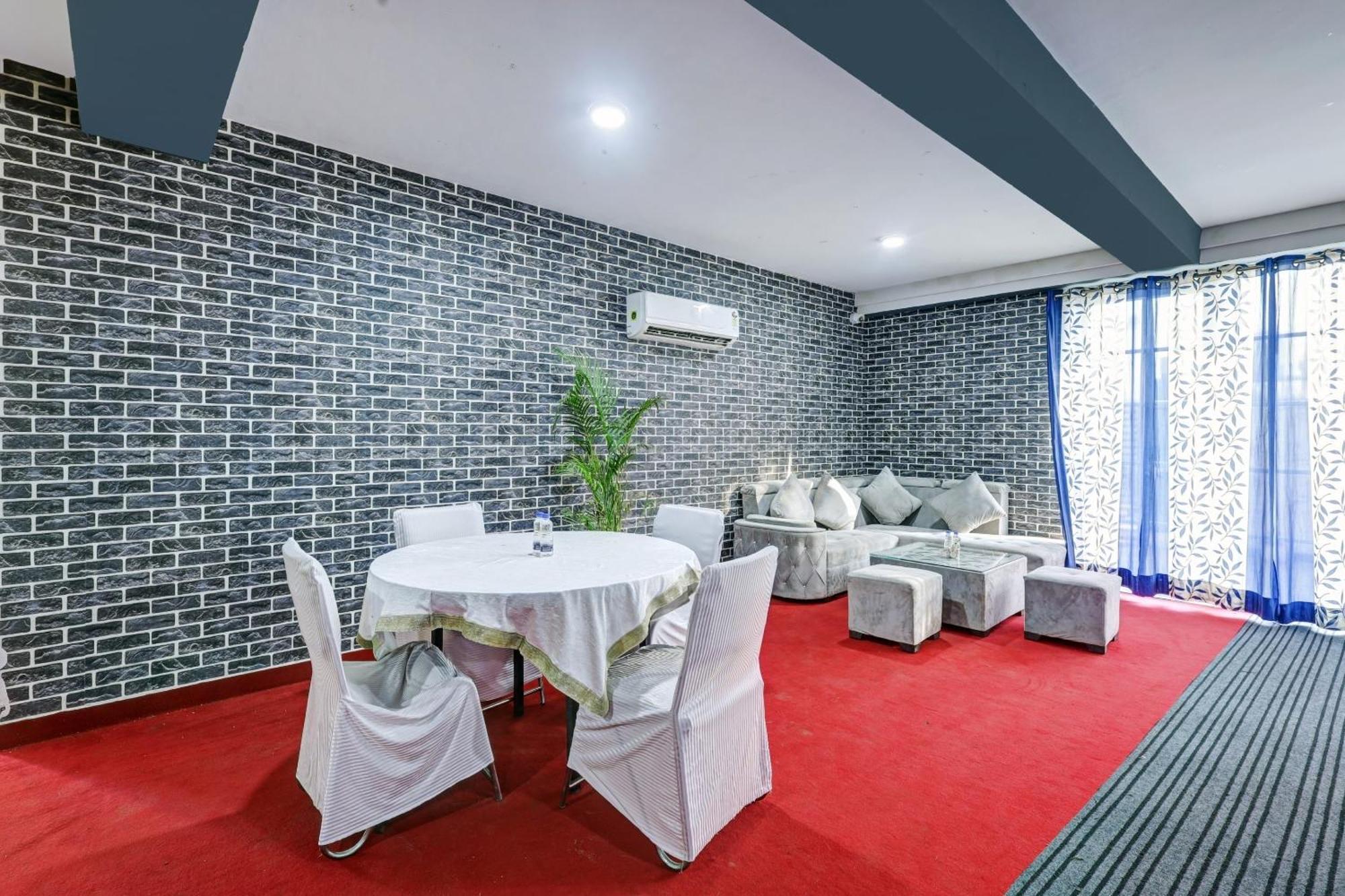 Super Townhouse Tipsyy Near Bestech Central Square Mall 古尔冈 外观 照片