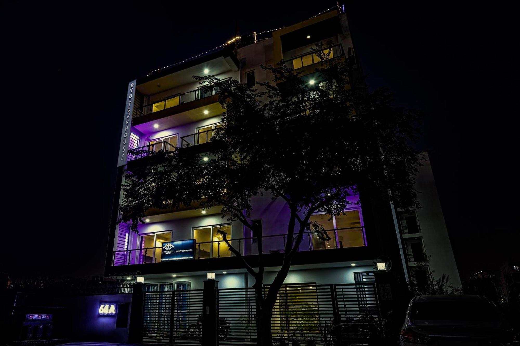 Super Townhouse Tipsyy Near Bestech Central Square Mall 古尔冈 外观 照片