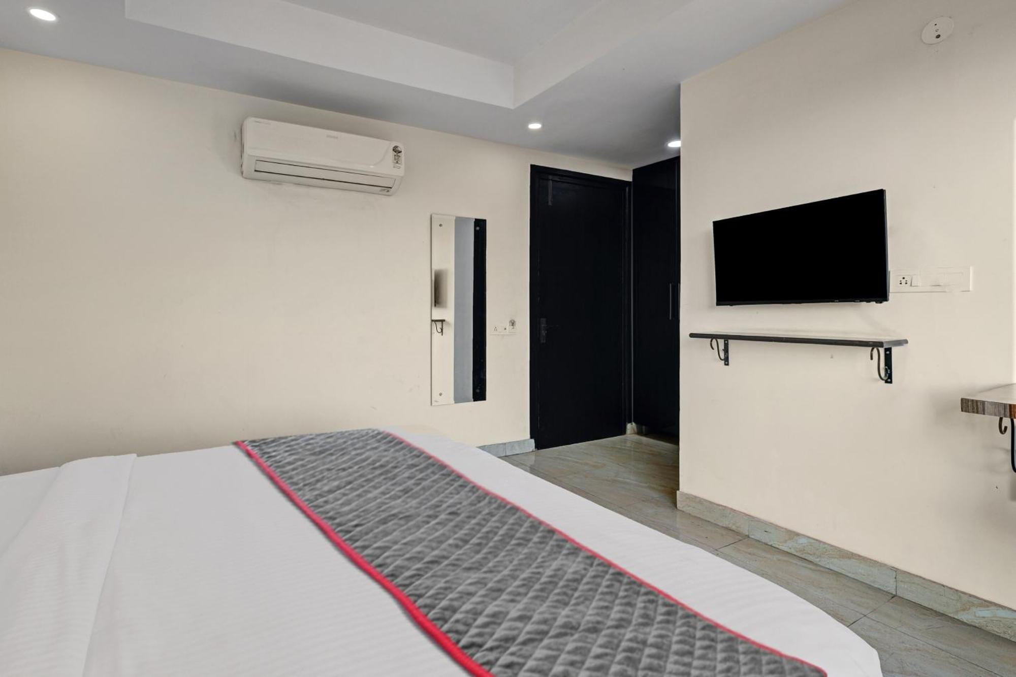 Super Townhouse Tipsyy Near Bestech Central Square Mall 古尔冈 外观 照片